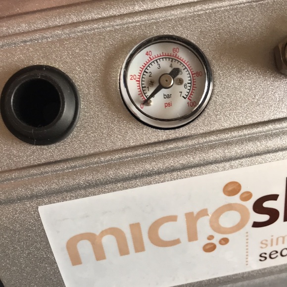 Airbrush Compressor - Picture 2 of 3